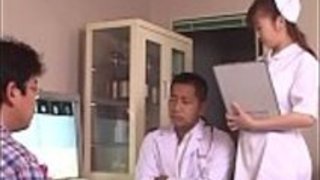 アジアの十代は吸うと医者のコックを性交する アジアの十代は吸うと医者のコックを性交する