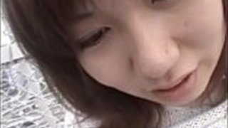 若いアジア人は味見前に猫を弄った 若いアジア人は味見前に猫を弄った