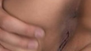 日本の女の子の愛のトンネルを探検する 日本の女の子の愛のトンネルを探検する