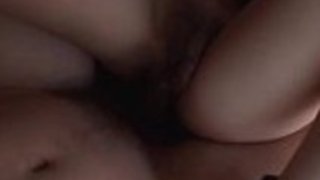 プッシーは甘いクリームパイで才能を発揮する日本の女の子を強打した プッシーは甘いクリームパイで才能を発揮する日本の女の子を強打した