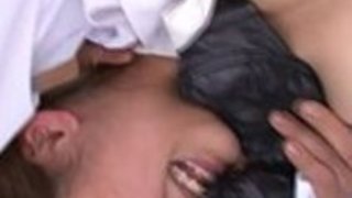 アジアのsquirterは2つのコックで満たされているので、彼女はsquirts アジアのsquirterは2つのコックで満たされているので、彼女はsquirts