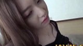 かなり肌の白い美女のアソコをかき回す かなり肌の白い美女のアソコをかき回す