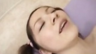 いたずらな小泉理奈は彼女の男に素晴らしいアジアのフェラチオを与える いたずらな小泉理奈は彼女の男に素晴らしいアジアのフェラチオを与える