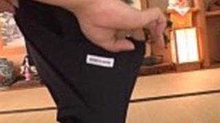 日本のベイビーの肛門トンネルを伸ばす 日本のベイビーの肛門トンネルを伸ばす