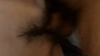 東洋風のグループ・トーイングとカウガールの乗馬 東洋風のグループ・トーイングとカウガールの乗馬