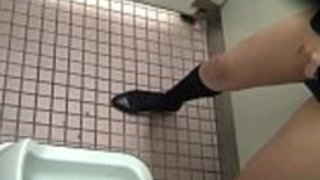 公共の場でアジア人、指 公共の場でアジア人、指