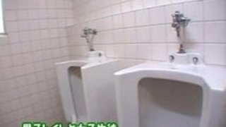 行くと女子校生が手コキしてくれるトイレ 行くと女子校生が手コキしてくれるトイレ