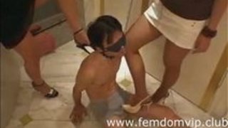 2人のドSお姉さんに首輪をハメられてハイヒールで蹴られるM男が嬉しそう素人|イクイクXVIDEOS日本人無料エロ動画まとめ 2人のドSお姉さんに首輪をハメられてハイヒールで蹴られるM男が嬉しそう素人|イクイクXVIDEOS日本人無料エロ動画まとめ