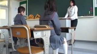 デカ尻女子校生が悪いことをして担任教師にスパンキングされる デカ尻女子校生が悪いことをして担任教師にスパンキングされる