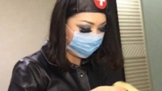 我的女朋友是个护士。 我的女朋友是个护士。