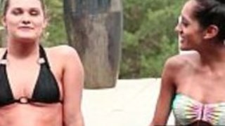 日本のマッサージ師は、フルサービス・マッサージ18を与えます 日本のマッサージ師は、フルサービス・マッサージ18を与えます