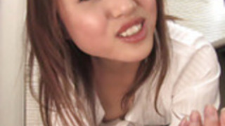 セクシーな秘書は、彼女の足でチンポを支配します セクシーな秘書は、彼女の足でチンポを支配します