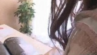 可愛い女の子のグラビアかと思いきや手が出てきて期待したら何もしない 可愛い女の子のグラビアかと思いきや手が出てきて期待したら何もしない