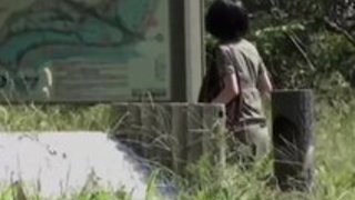 【盗撮動画】オシッコの我慢限界でお姉様が野ションしてたら通行人に見られて慌ててパンツを上げるwww 【盗撮動画】オシッコの我慢限界でお姉様が野ションしてたら通行人に見られて慌ててパンツを上げるwww