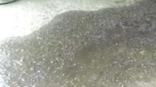 アジアの女の子は、小便を急ぎます アジアの女の子は、小便を急ぎます