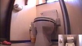 【オナニー盗撮】自宅のトイレで美人妻の潮吹き一人エッチ 【オナニー盗撮】自宅のトイレで美人妻の潮吹き一人エッチ