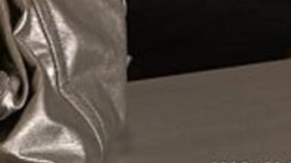 セクシーな女は、成熟した男をからかいます セクシーな女は、成熟した男をからかいます