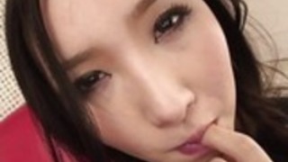 ハングリーブルネットのベイビーは、彼女の口の中でコックを置きます ハングリーブルネットのベイビーは、彼女の口の中でコックを置きます