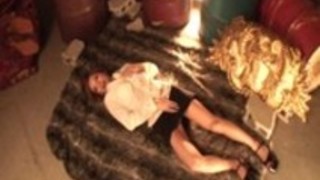 いたずらのRamu Nagatsukiのためのおもちゃとの強力な猫の遊び いたずらのRamu Nagatsukiのためのおもちゃとの強力な猫の遊び