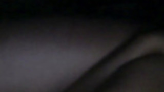 暗闇の中でトップに小柄なアジアのGF 暗闇の中でトップに小柄なアジアのGF