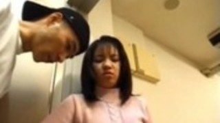 大きな水差しを持つ日本のAVモデルはなめとfriggedスナッチました 大きな水差しを持つ日本のAVモデルはなめとfriggedスナッチました