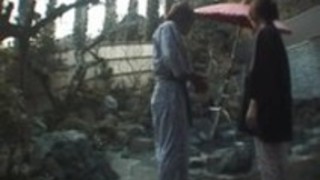 日夏ともえはコックを吸うとプールの性交を取得します 日夏ともえはコックを吸うとプールの性交を取得します