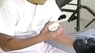 8女の子が野球幸運な男を吸います 8女の子が野球幸運な男を吸います