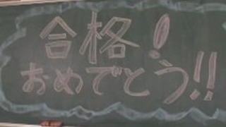 角質日本の教師が教室で彼女自身をファック 角質日本の教師が教室で彼女自身をファック
