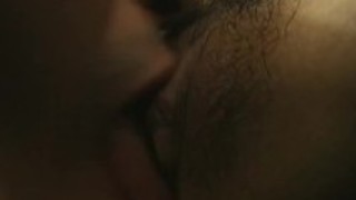 アジアの毛深い猫はTHYEやつによってこぶ取得します アジアの毛深い猫はTHYEやつによってこぶ取得します