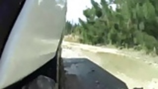 巨乳アシュリー・アダムスは、バンの後ろに犬のスタイルを打ちました 巨乳アシュリー・アダムスは、バンの後ろに犬のスタイルを打ちました