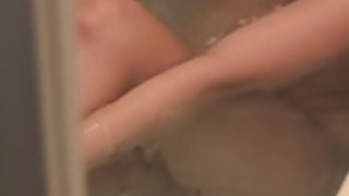 毛深いニャンニャン取得の唇は、最大の喜びのために剃りました 毛深いニャンニャン取得の唇は、最大の喜びのために剃りました