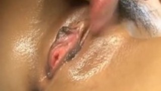 油を塗ったボディとミリヤ葉月はペニスを吸います 油を塗ったボディとミリヤ葉月はペニスを吸います