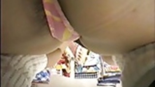 日本の女の子のクローズアップパンティー追求 日本の女の子のクローズアップパンティー追求