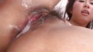 アサヒナ・マイは、彼女の湿った穴のそれぞれで雄鶏を手に入れます アサヒナ・マイは、彼女の湿った穴のそれぞれで雄鶏を手に入れます