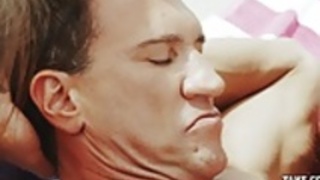 エキゾチックな女の子とのインタラクティブポルノゲーム