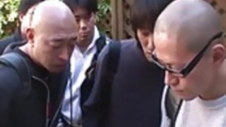 ホット熟女、レイナ西尾は、厄介な方法で披露します ホット熟女、レイナ西尾は、厄介な方法で披露します