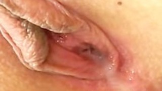 日本のティーンヘアリープッシーは、クリームパイがそれを絞り出す取得します 日本のティーンヘアリープッシーは、クリームパイがそれを絞り出す取得します