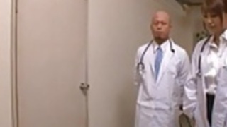 ありさ海老原は、吸引した後、医師に犯されています ありさ海老原は、吸引した後、医師に犯されています