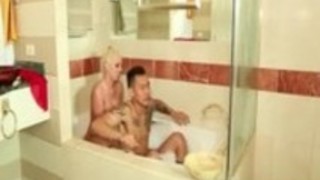 いたずらひよこは素晴らしい日本のマッサージを与える2 いたずらひよこは素晴らしい日本のマッサージを与える2