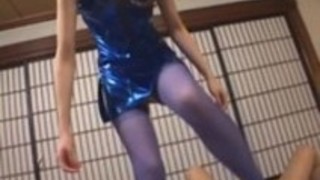 ランジェリーで智花松浪は猫と仮面の男の顔に乗ります ランジェリーで智花松浪は猫と仮面の男の顔に乗ります