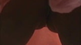 パンティの下で閉じる パンティの下で閉じる