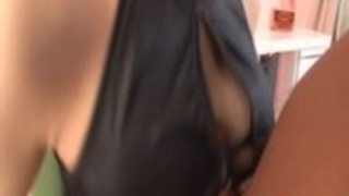 ふさふさの熟女は、大きな棒を吸い ふさふさの熟女は、大きな棒を吸い