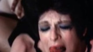 リンダ・ラブレース、ハリー・リームス、古典的なポルノビデオでドリーシャープ リンダ・ラブレース、ハリー・リームス、古典的なポルノビデオでドリーシャープ