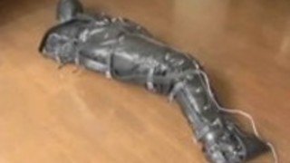 革sleepsackに縛らBallgaggedアジアの女の子はいじめとvibed