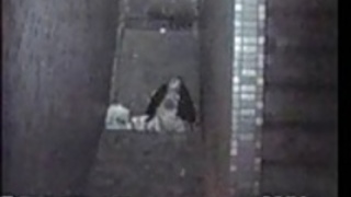 建物の陰で夜の屋外セックス 建物の陰で夜の屋外セックス