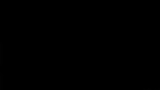 かわいいジーンズでセクシーな日本の女の子がセクシーなbjを与える