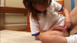 アジアのわいせつな雌犬は、使用する挨拶のおもちゃを持っています アジアのわいせつな雌犬は、使用する挨拶のおもちゃを持っています