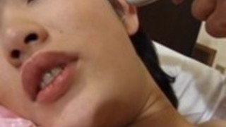 貴子は、彼女のおまんこに振動子からオーガズムを取得 貴子は、彼女のおまんこに振動子からオーガズムを取得