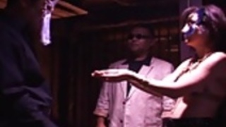 かわいい日本のふしだらな女は縛られ、使用されます かわいい日本のふしだらな女は縛られ、使用されます