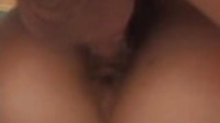 痩せた淡いアジアの女の子がベッドで変態する 痩せた淡いアジアの女の子がベッドで変態する